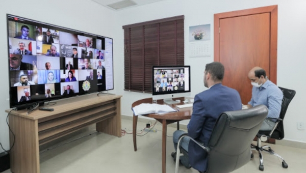 Lei que parcela férias de servidores públicos é inconstitucional, decide TJ